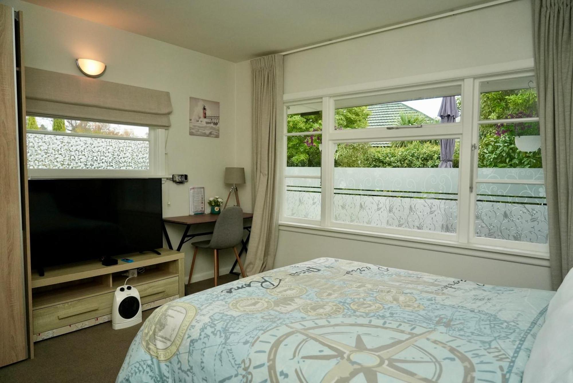 Cozy And Sunny Room Near City To Seapath Крайстчърч Стая снимка