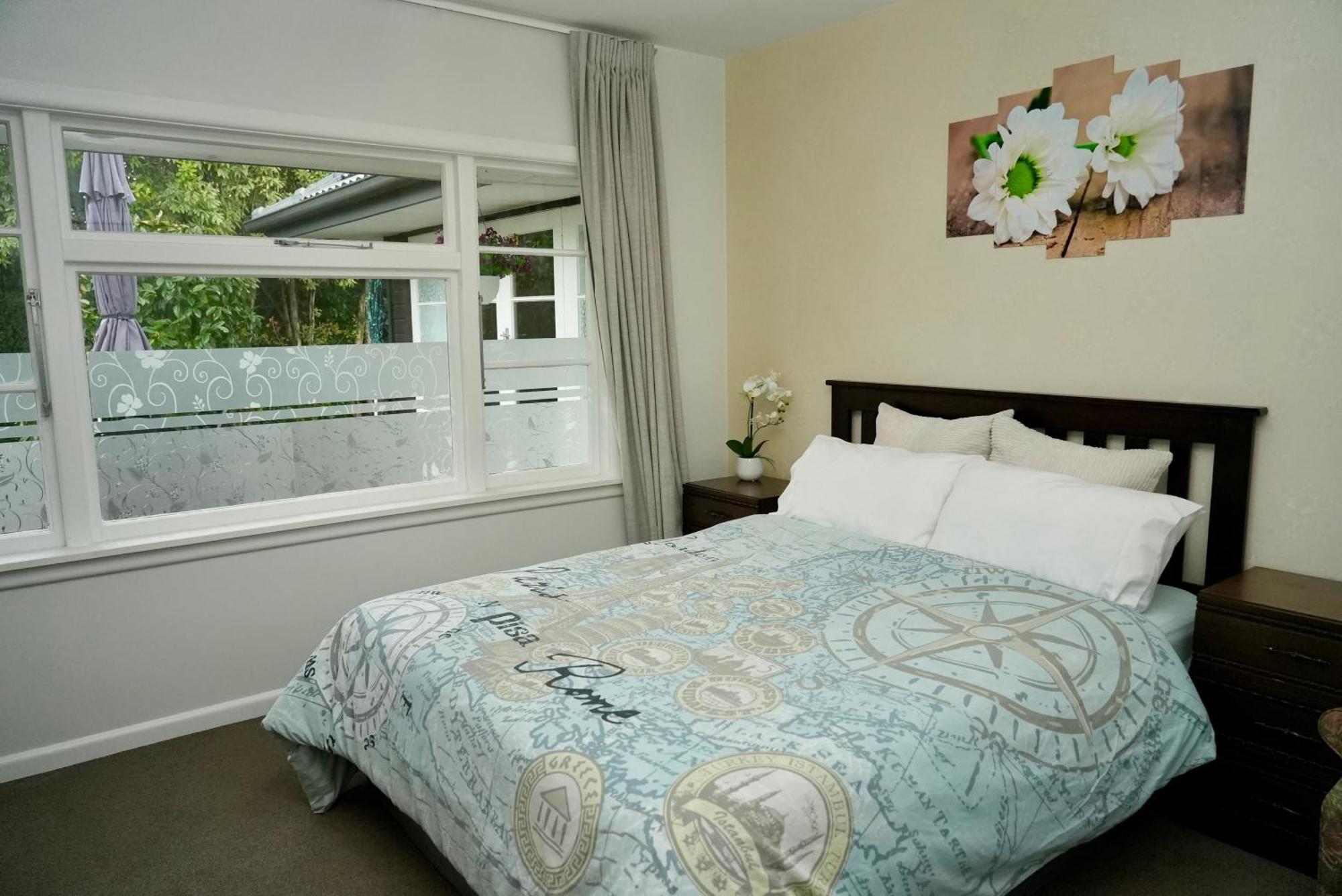 Cozy And Sunny Room Near City To Seapath Крайстчърч Стая снимка